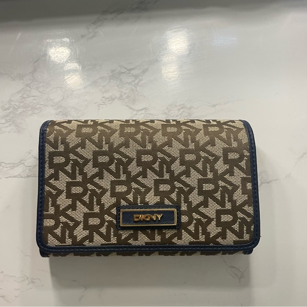 DKNY wallet